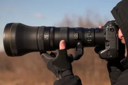 Nikon super-telephoto lens being used